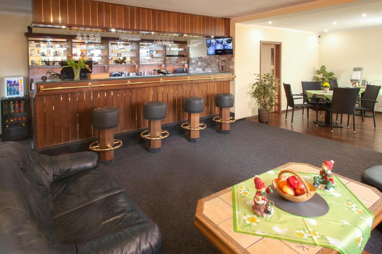Pension Relax U Komina ฟรันทิชโกวี ลาซเน ภายนอก รูปภาพ